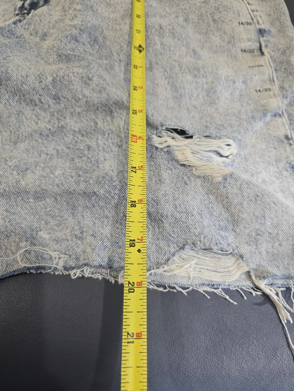 Gap High Rise Cut Off Mom Jeans Denim Shorts 14/32 Distressed Raw Hem NWT
